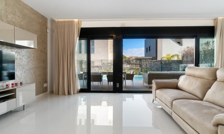 Herverkoop - Villa -
Orihuela Costa* - Agua Marina