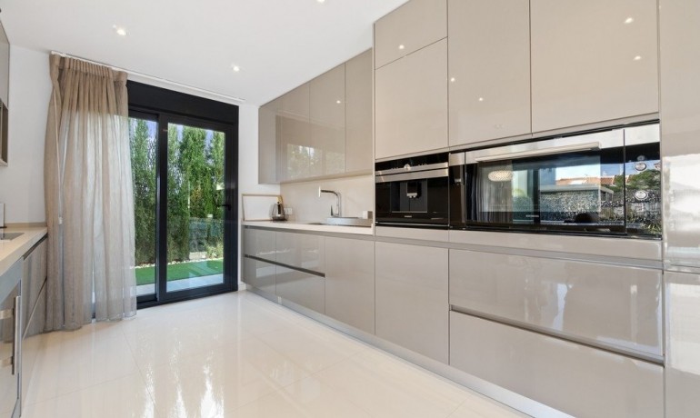 Herverkoop - Villa -
Orihuela Costa* - Agua Marina