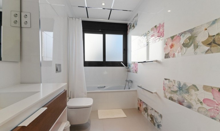 Herverkoop - Villa -
Orihuela Costa* - Agua Marina