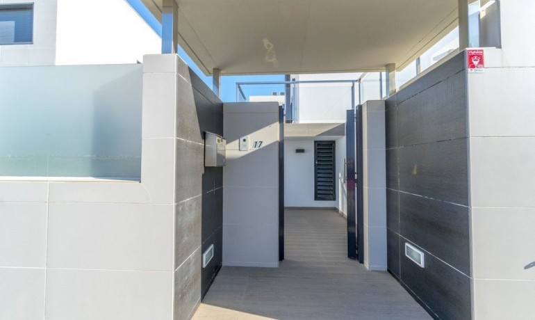 Herverkoop - Villa -
Orihuela Costa* - Agua Marina