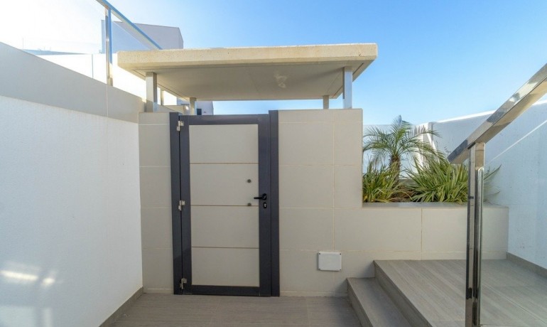 Herverkoop - Villa -
Orihuela Costa* - Agua Marina