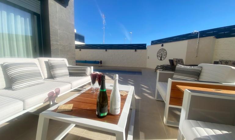 Herverkoop - Villa -
Cuidad Quesada* - Pueblo Bravo