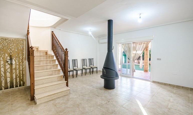 Herverkoop - Villa -
Orihuela* - Benferri