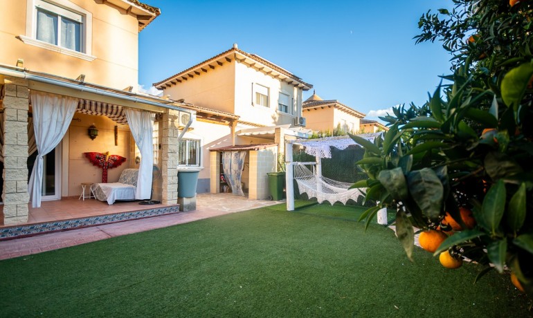 Herverkoop - Villa -
Orihuela* - Benferri