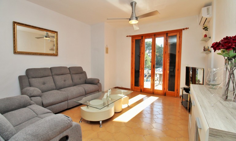 Sale - Apartment / Flat -
Villamartin