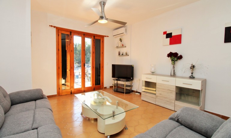 Sale - Apartment / Flat -
Villamartin