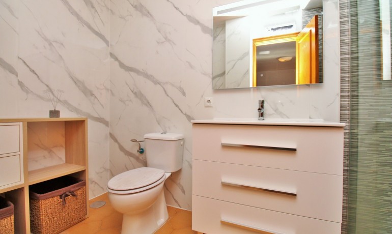 Sale - Apartment / Flat -
Villamartin