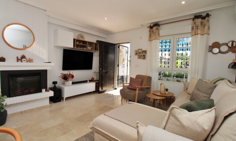 Herverkoop - Huis -
Villamartin - Las Violetas