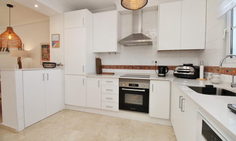 Herverkoop - Huis -
Villamartin - Las Violetas