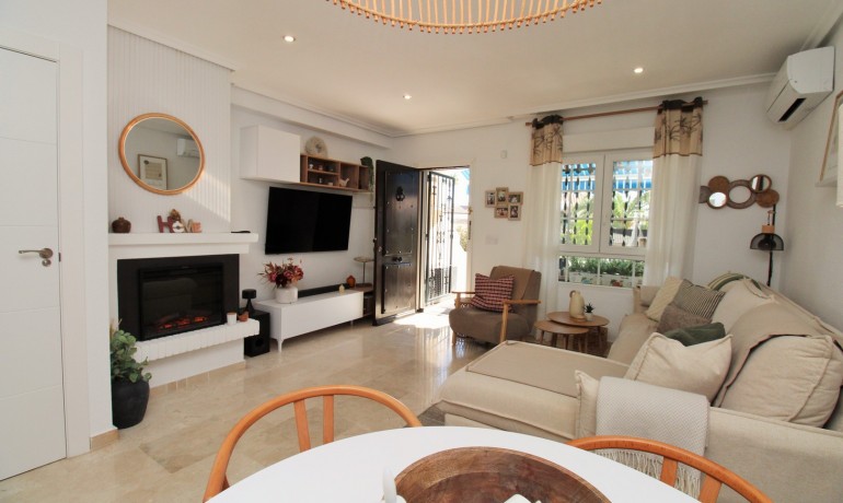 Herverkoop - Huis -
Villamartin - Las Violetas