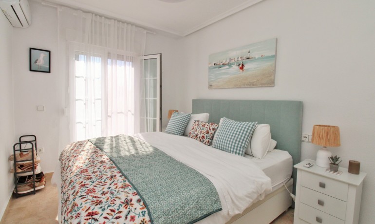 Herverkoop - Huis -
Villamartin - Las Violetas