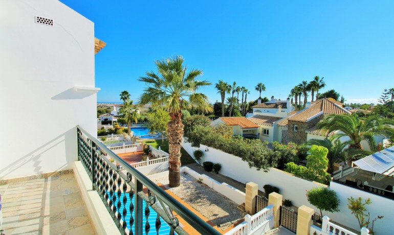 Herverkoop - Huis -
Villamartin - Las Violetas