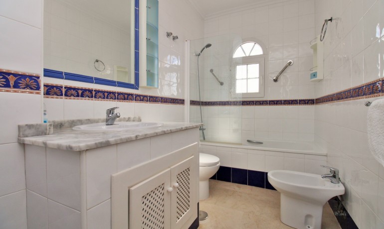 Herverkoop - Huis -
Villamartin - Las Violetas