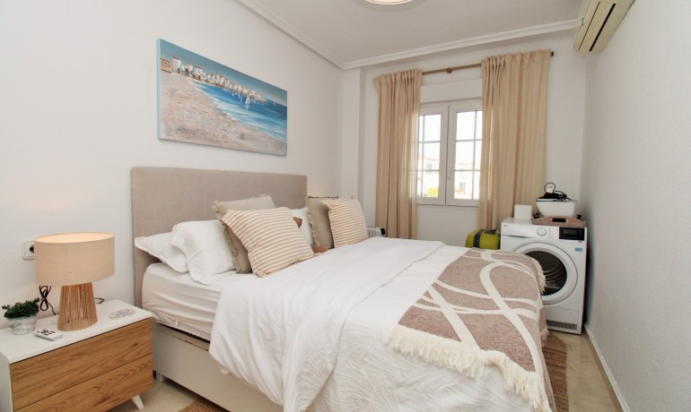 Herverkoop - Huis -
Villamartin - Las Violetas