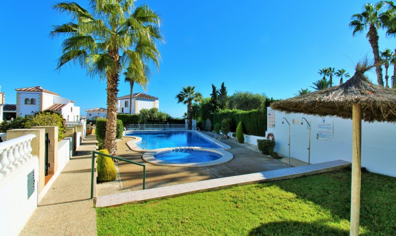 Herverkoop - Huis -
Villamartin - Las Violetas