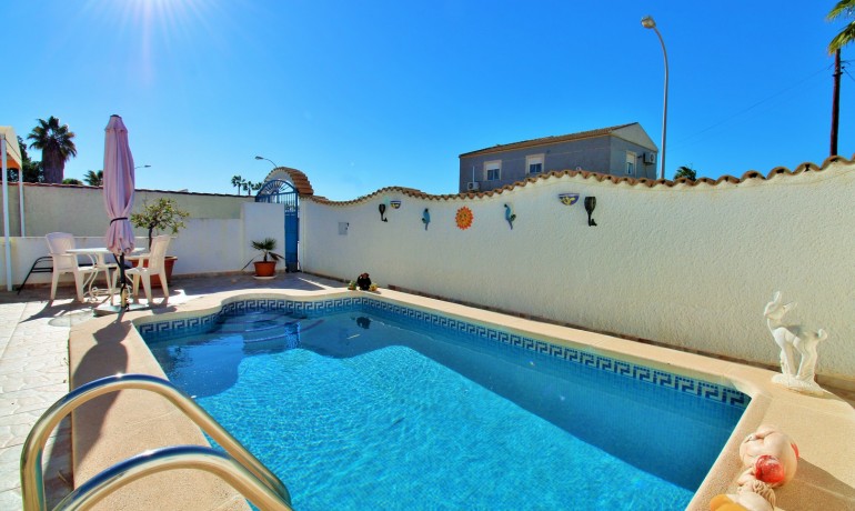 Herverkoop - Villa -
Torrevieja* - El Chaparral