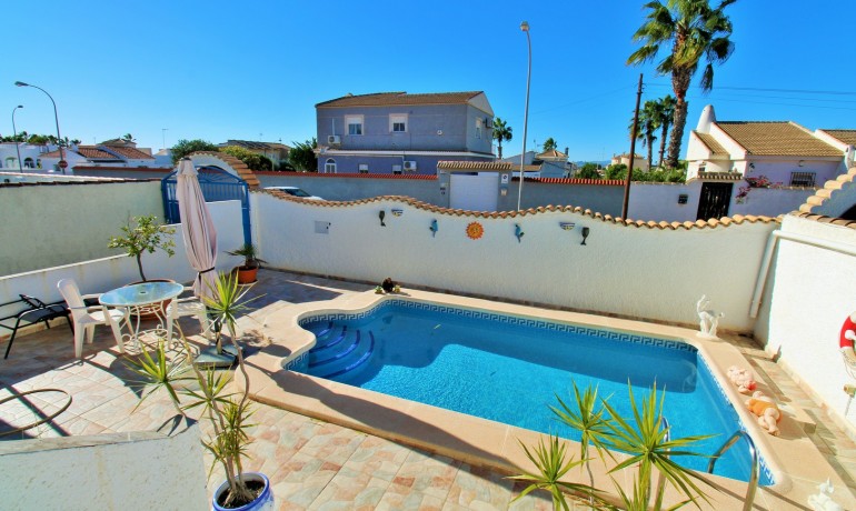 Herverkoop - Villa -
Torrevieja* - El Chaparral