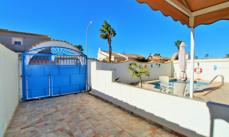 Herverkoop - Villa -
Torrevieja* - El Chaparral