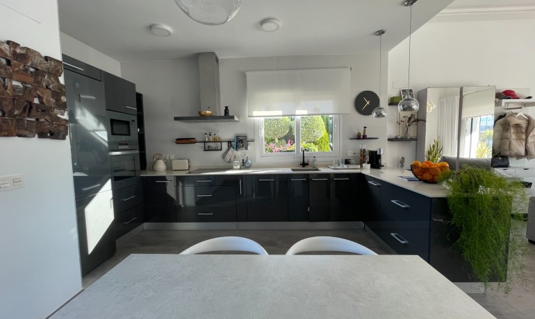 Herverkoop - Villa -
Benijofar* - Centro