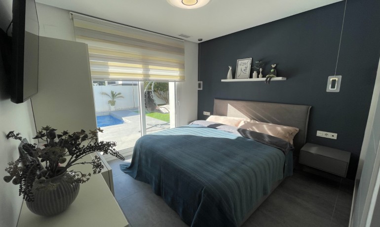 Herverkoop - Villa -
Benijofar* - Centro