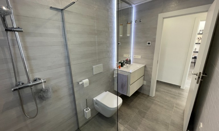 Herverkoop - Villa -
Benijofar* - Centro