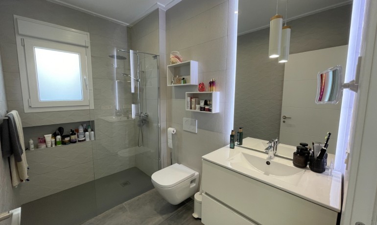 Herverkoop - Villa -
Benijofar* - Centro