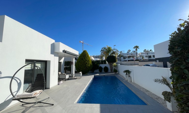 Herverkoop - Villa -
Benijofar* - Centro