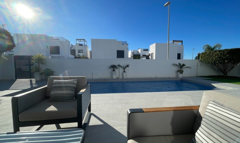 Herverkoop - Villa -
Benijofar* - Centro