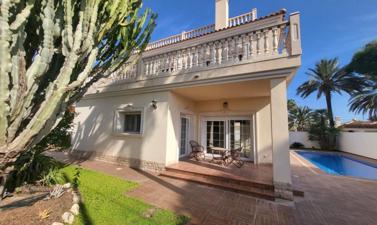 Herverkoop - Villa -
Orihuela Costa* - Cabo Roig