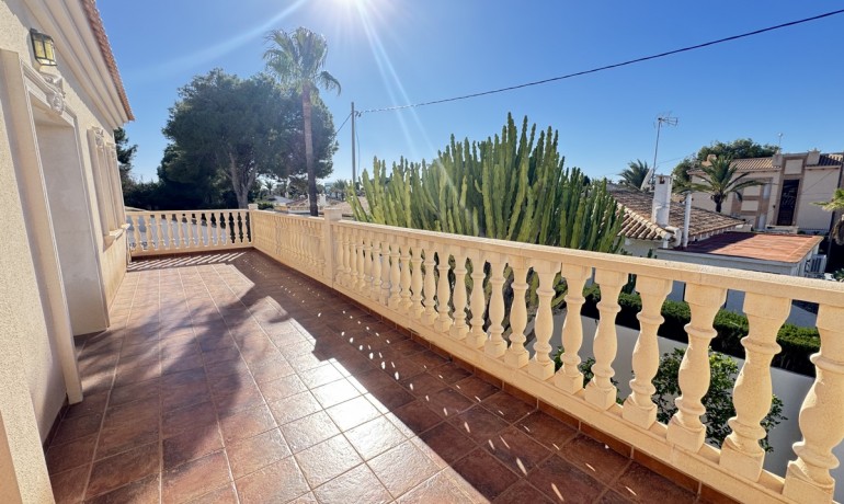 Herverkoop - Villa -
Orihuela Costa* - Cabo Roig