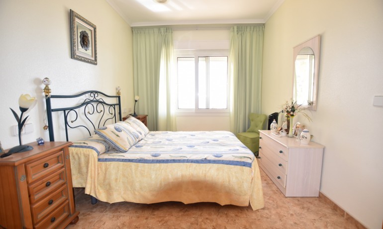 Herverkoop - Appartement / Flat -
La Mata - La Mata - Town