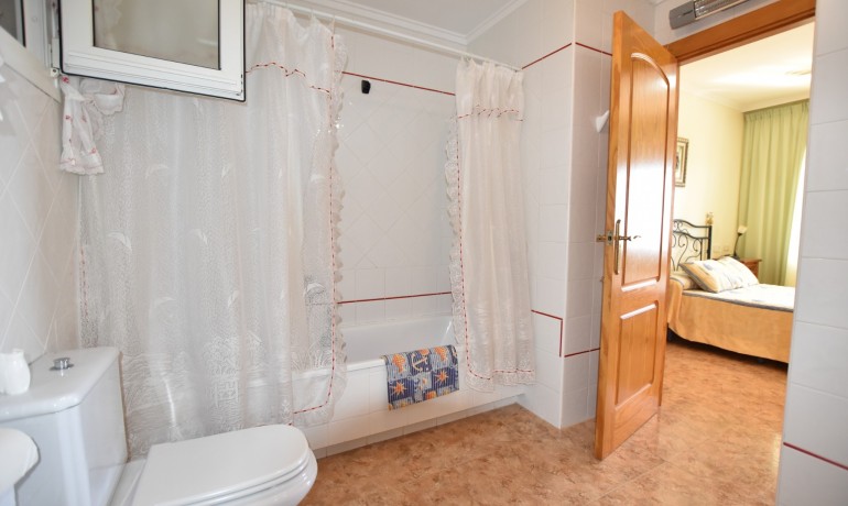 Herverkoop - Appartement / Flat -
La Mata - La Mata - Town