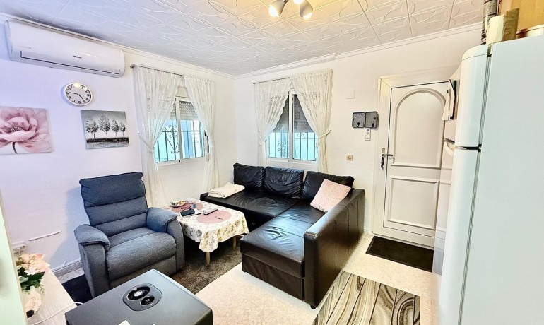 Revente - Appartement / Flat -
Torrevieja* - La Siesta - El Salado - Torreta