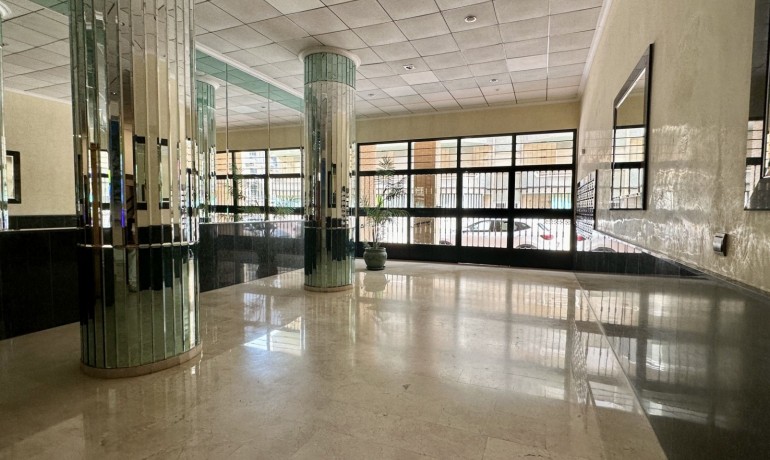 Venta - Apartamento / piso -
Guardamar del Segura - Beach Guardamar