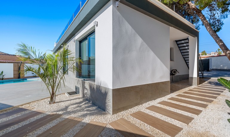 Sale - Villa -
Cuidad Quesada* - Rojales