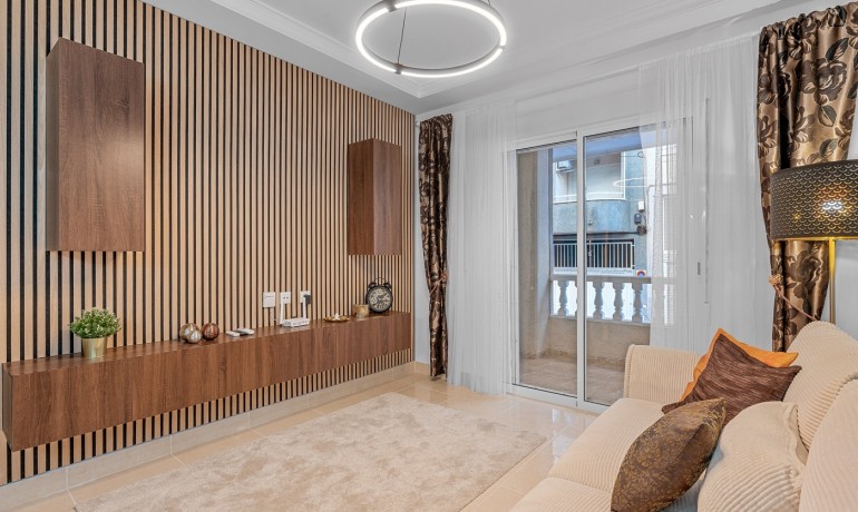 Revente - Appartement / Flat -
Torrevieja* - Playa Del Cura