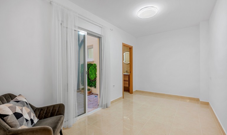 Revente - Appartement / Flat -
Torrevieja* - Playa Del Cura