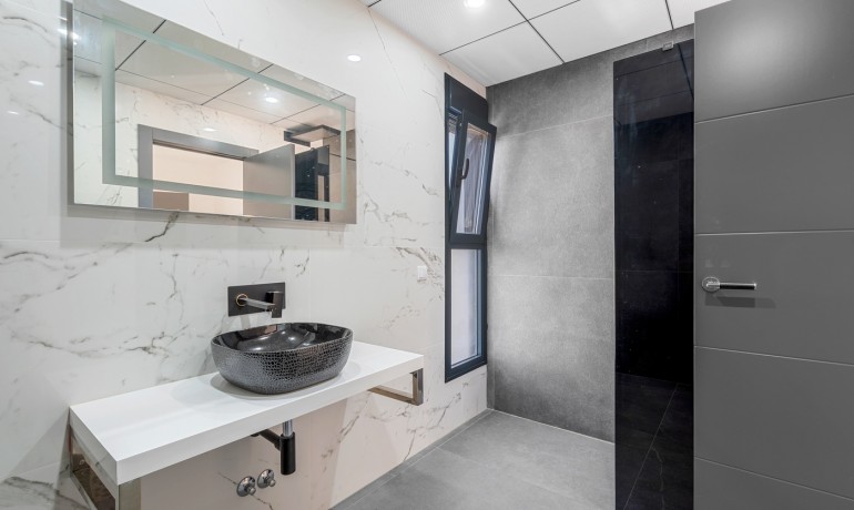 Herverkoop - Villa -
Campoamor