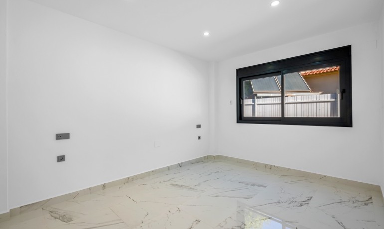 Herverkoop - Villa -
Campoamor