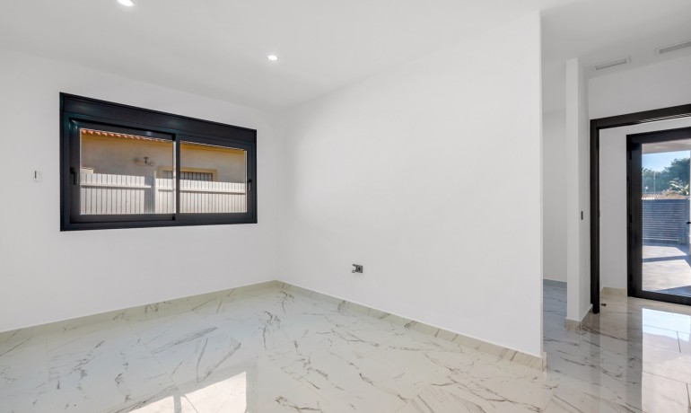 Herverkoop - Villa -
Campoamor