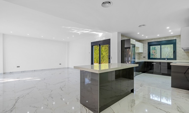 Herverkoop - Villa -
Campoamor