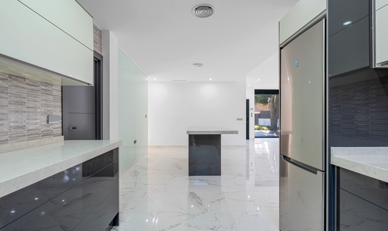 Herverkoop - Villa -
Campoamor