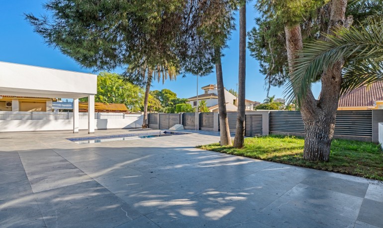 Herverkoop - Villa -
Campoamor