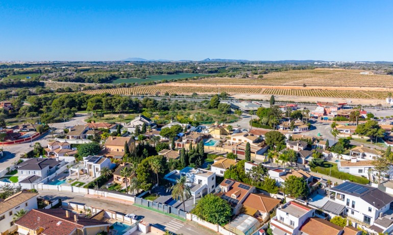 Herverkoop - Villa -
Campoamor