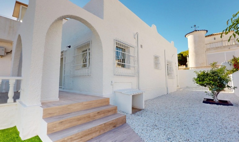 Venta - Apartamento / piso -
Orihuela Costa - Las Filipinas