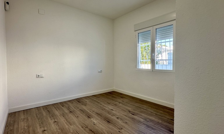 Venta - Apartamento / piso -
Orihuela Costa - Las Filipinas