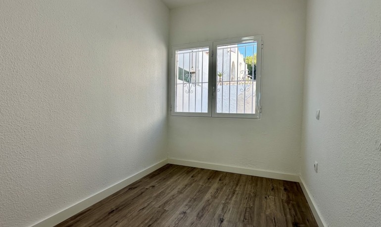 Venta - Apartamento / piso -
Orihuela Costa - Las Filipinas