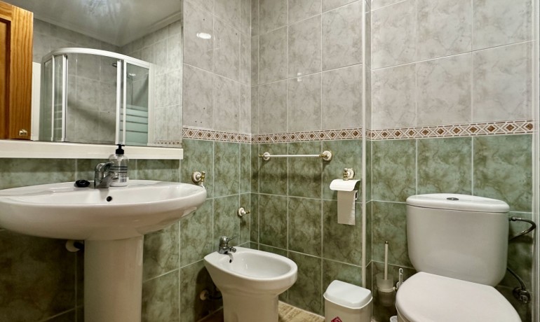 Venta - Apartamento / piso -
Torrevieja