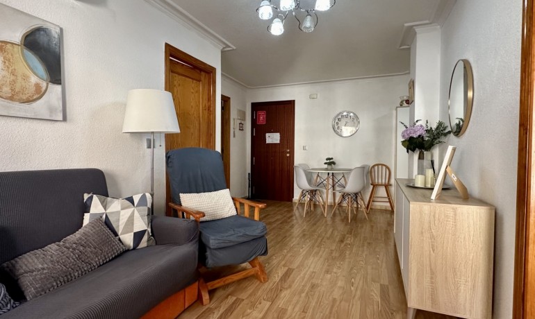 Venta - Apartamento / piso -
Torrevieja