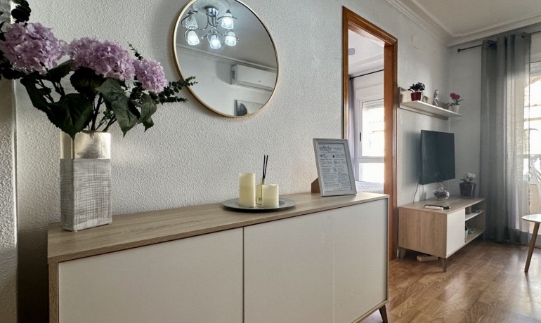 Venta - Apartamento / piso -
Torrevieja